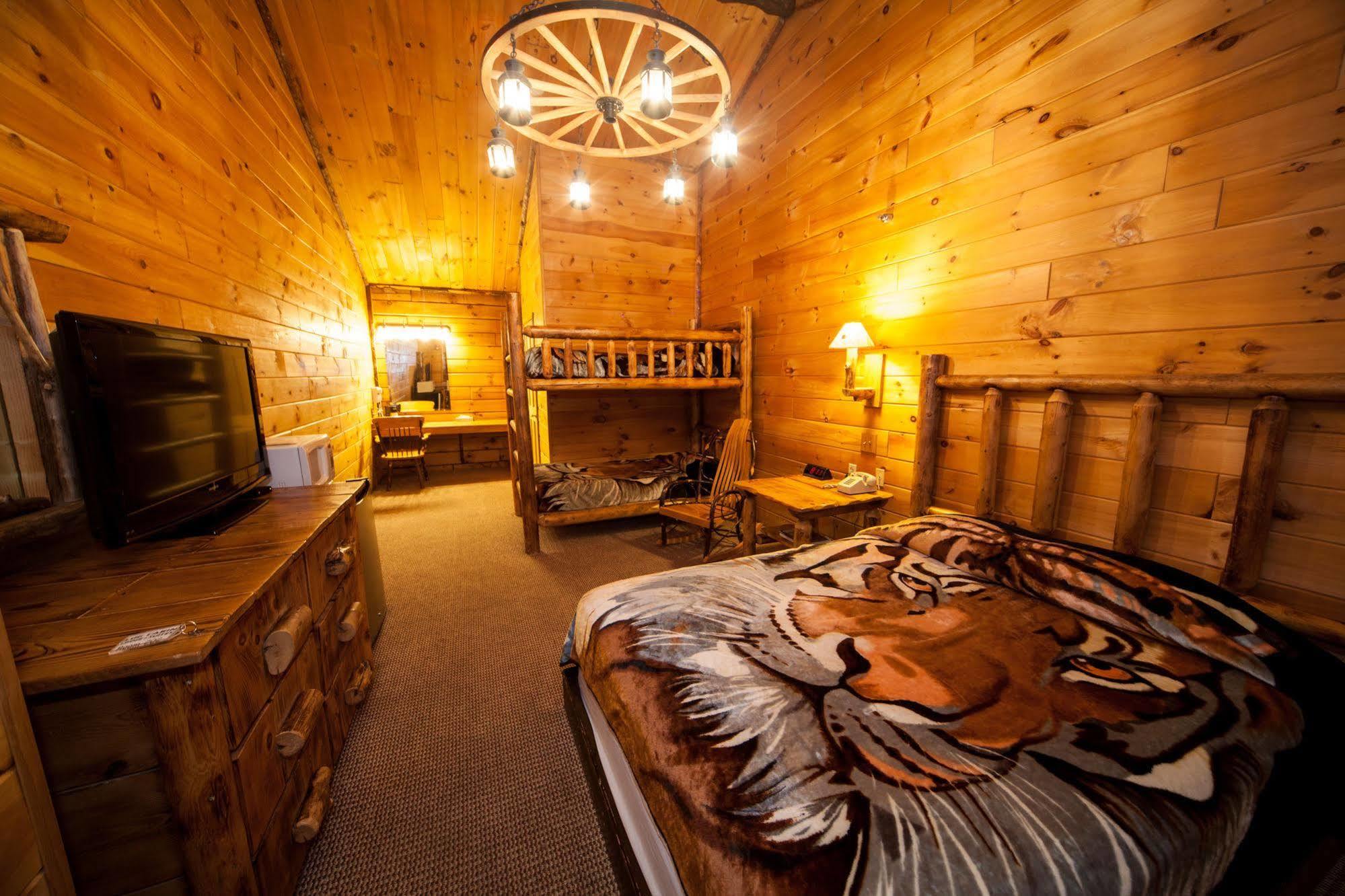 Log Cabin Lodge & Suites Jones Mills Exteriér fotografie