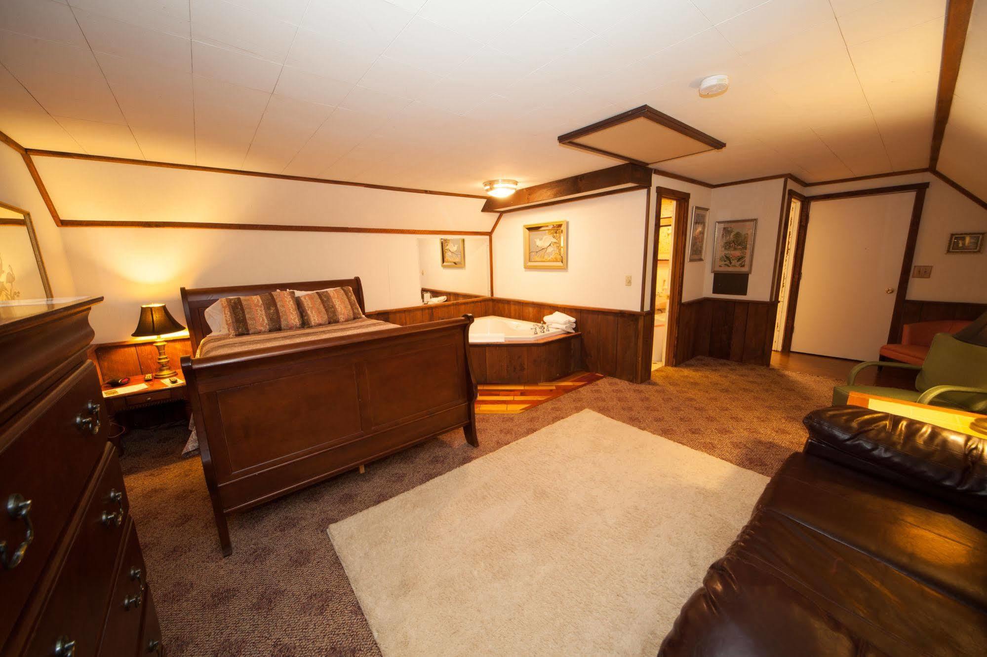 Log Cabin Lodge & Suites Jones Mills Exteriér fotografie